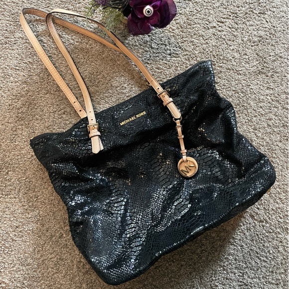 Handbags - Michael Kors purse